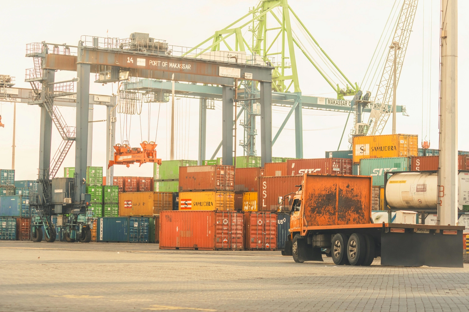 Solid Cargo GmbH - Internationalen Handel - Organisation von Transport & Logistik